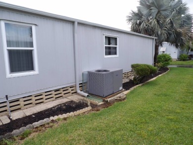 Partially furnished 2 BR 2 BA 14 x 60 mobile home with a 12 X 14 on Crystal Lake Club in Florida - for sale on GolfHomes.com, golf home, golf lot