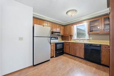 Opportunity awaits with this 2 bedroom, 2 full bath home full of on Arlington Park Association in Indiana - for sale on GolfHomes.com, golf home, golf lot