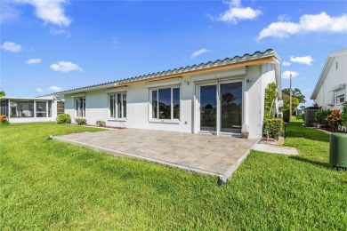 Under contract-accepting backup offers. Welcome to your on Mainlands Golf Club in Florida - for sale on GolfHomes.com, golf home, golf lot