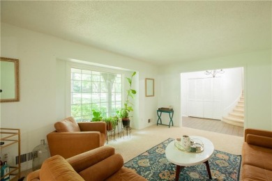 Spacious 4 bedroom, 4.5 bath side-to-side split located in a on Leawood South Country Club in Kansas - for sale on GolfHomes.com, golf home, golf lot