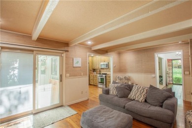 Spacious 4 bedroom, 4.5 bath side-to-side split located in a on Leawood South Country Club in Kansas - for sale on GolfHomes.com, golf home, golf lot