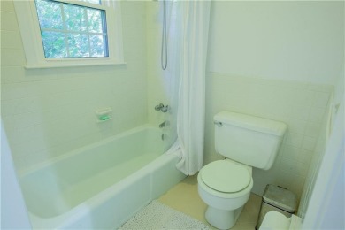 Spacious 4 bedroom, 4.5 bath side-to-side split located in a on Leawood South Country Club in Kansas - for sale on GolfHomes.com, golf home, golf lot