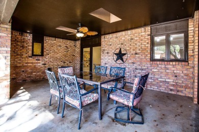 ***SELLER OFFERING $5000 IN CONCESSIONS!!!  This charming on LakeRidge Country Club in Texas - for sale on GolfHomes.com, golf home, golf lot