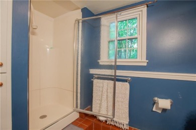 Spacious 4 bedroom, 4.5 bath side-to-side split located in a on Leawood South Country Club in Kansas - for sale on GolfHomes.com, golf home, golf lot