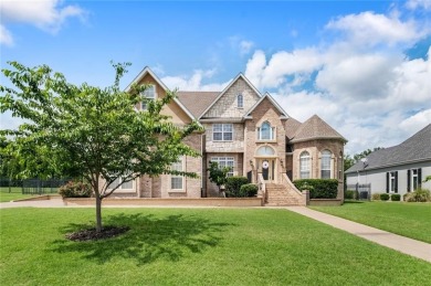 Charming  updated 4BR home on a spacious, flat 0.51-acre lot in on Pinnacle Country Club in Arkansas - for sale on GolfHomes.com, golf home, golf lot
