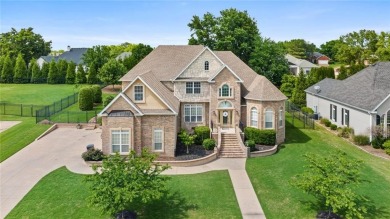Charming  updated 4BR home on a spacious, flat 0.51-acre lot in on Pinnacle Country Club in Arkansas - for sale on GolfHomes.com, golf home, golf lot