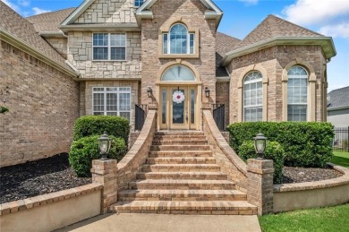 Charming  updated 4BR home on a spacious, flat 0.51-acre lot in on Pinnacle Country Club in Arkansas - for sale on GolfHomes.com, golf home, golf lot