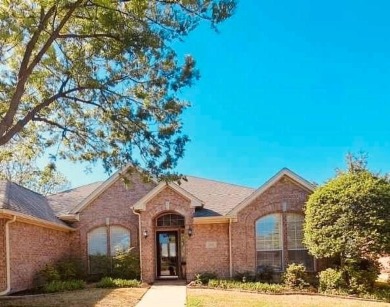 Stylish 1-story David Weekly home located in a CUL-DE-SAC boasts on The Golf Club at Fossil Creek in Texas - for sale on GolfHomes.com, golf home, golf lot