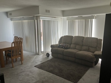 CASH ONLY  Nice condo with in unit laundry in a gated community on River Oaks Golf Course in Illinois - for sale on GolfHomes.com, golf home, golf lot