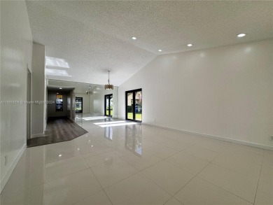 Lovely 2 bed-2 bath Townhouse-Condo in highly desirable Villas on Bonaventure Country Club in Florida - for sale on GolfHomes.com, golf home, golf lot