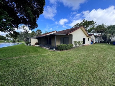 Lovely 2 bed-2 bath Townhouse-Condo in highly desirable Villas on Bonaventure Country Club in Florida - for sale on GolfHomes.com, golf home, golf lot