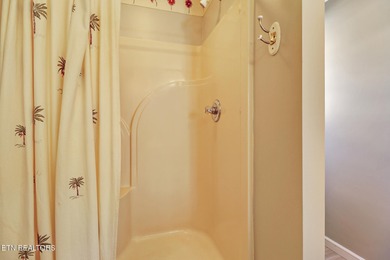 Charming home in the resort community of Fairfield Glade! You'll on Druid Hills Golf Club in Tennessee - for sale on GolfHomes.com, golf home, golf lot