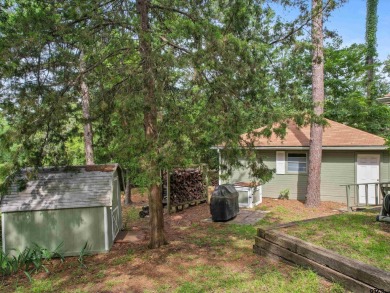 Charming 3-Bedroom Retreat in Holly Lake Ranch - Peace, Privacy on Holly Lake Ranch Golf Club in Texas - for sale on GolfHomes.com, golf home, golf lot