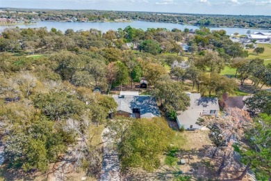 Discover the perfect blend of comfort & convenience in this on Lake Kiowa Golf Course in Texas - for sale on GolfHomes.com, golf home, golf lot