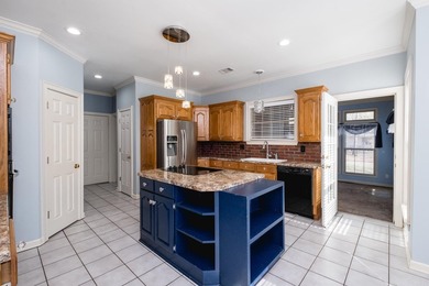 Maumelle Beauty all brick home on a level corner lot.  Grand on Maumelle Golf and Country Club in Arkansas - for sale on GolfHomes.com, golf home, golf lot