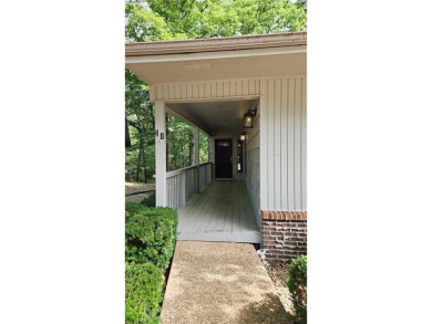 Single level, 3bed/2bath townhouse with 2 parking spaces that is on Bella Vista Country Club - Berksdale in Arkansas - for sale on GolfHomes.com, golf home, golf lot