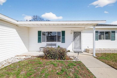 WONDERFUL 2-bedroom, 2-bath home featuring a 17'x10' ENCLOSED on The Links of Spruce Creek in Florida - for sale on GolfHomes.com, golf home, golf lot