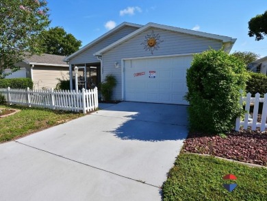 Welcome to this charming 2-bedroom, 2-bathroom fully furnished on The Links of Spruce Creek in Florida - for sale on GolfHomes.com, golf home, golf lot