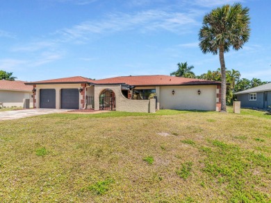 Beautiful home located in Lely Golf Estates this 3 bed 2 bath on Hibiscus Golf Club in Florida - for sale on GolfHomes.com, golf home, golf lot