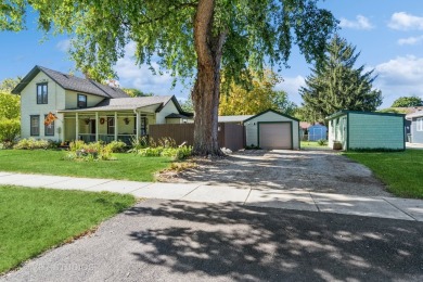 This delightful two-story, 3-bedroom, 2-bathroom home has been on Cedardell Golf Club in Illinois - for sale on GolfHomes.com, golf home, golf lot