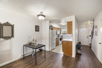 This spacious 3 bedroom + Bonus/4th bedroom condo offers room to on  in Oregon - for sale on GolfHomes.com, golf home, golf lot