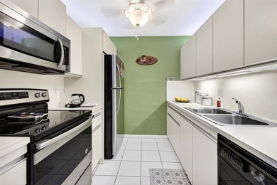 BEAUTIFUL 1 BEDRM-1+1/2 BATHRMS WITH INSIDE WASHER & DRYER on Wynmoor Golf Course in Florida - for sale on GolfHomes.com, golf home, golf lot