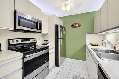 BEAUTIFUL 1 BEDRM-1+1/2 BATHRMS WITH INSIDE WASHER & DRYER on Wynmoor Golf Course in Florida - for sale on GolfHomes.com, golf home, golf lot