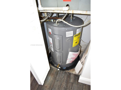 Great price reduction on a ready to enjoy condo in Phase 3! on Sunrise Lakes Phase III in Florida - for sale on GolfHomes.com, golf home, golf lot