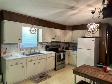 This home is a 3 bedroom, 2 bath home located only minutes from on Tennessean Golf Club in Tennessee - for sale on GolfHomes.com, golf home, golf lot