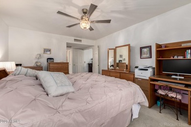 Beautiful end-unit townhome in Peoria's sought after Cambridge on Westbrook Village / Vista Golf Course in Arizona - for sale on GolfHomes.com, golf home, golf lot