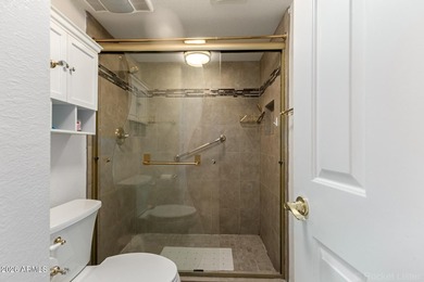 Beautiful end-unit townhome in Peoria's sought after Cambridge on Westbrook Village / Vista Golf Course in Arizona - for sale on GolfHomes.com, golf home, golf lot