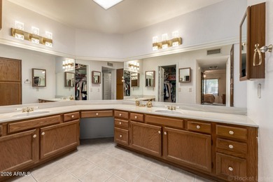 Beautiful end-unit townhome in Peoria's sought after Cambridge on Westbrook Village / Vista Golf Course in Arizona - for sale on GolfHomes.com, golf home, golf lot