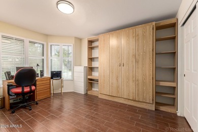 Beautiful end-unit townhome in Peoria's sought after Cambridge on Westbrook Village / Vista Golf Course in Arizona - for sale on GolfHomes.com, golf home, golf lot