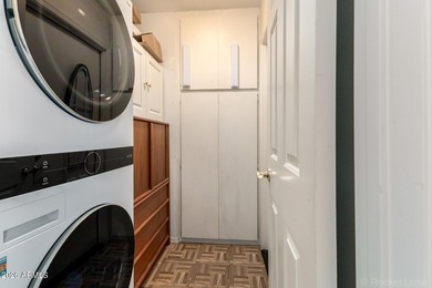 Beautiful end-unit townhome in Peoria's sought after Cambridge on Westbrook Village / Vista Golf Course in Arizona - for sale on GolfHomes.com, golf home, golf lot