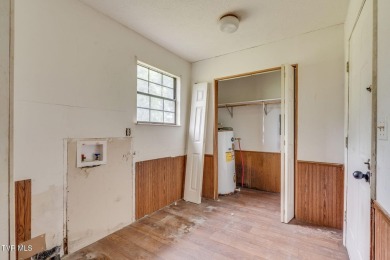 Investment opportunity! This home is loaded with potential. It on Mc Donald Hills Golf Club in Tennessee - for sale on GolfHomes.com, golf home, golf lot