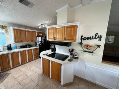 This well cared for 2-bedroom, 2 bathrooms Palm Harbor home on Del Tura Golf and Country Club in Florida - for sale on GolfHomes.com, golf home, golf lot