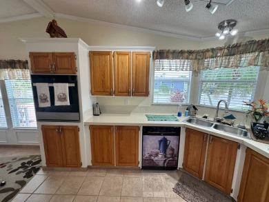 This well cared for 2-bedroom, 2 bathrooms Palm Harbor home on Del Tura Golf and Country Club in Florida - for sale on GolfHomes.com, golf home, golf lot