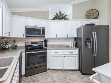 Beautiful and move-in-ready 3BR/2BA golf course home located in on Ocala Palms Golf and Country Club in Florida - for sale on GolfHomes.com, golf home, golf lot