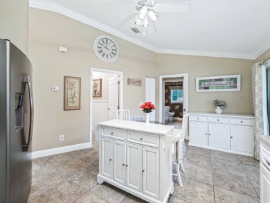 Beautiful and move-in-ready 3BR/2BA golf course home located in on Ocala Palms Golf and Country Club in Florida - for sale on GolfHomes.com, golf home, golf lot