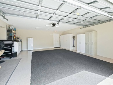 Beautiful and move-in-ready 3BR/2BA golf course home located in on Ocala Palms Golf and Country Club in Florida - for sale on GolfHomes.com, golf home, golf lot