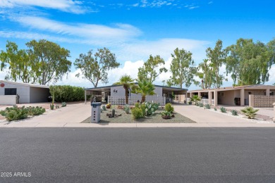 Welcome to Sun Lakes! ?

This charming 2-bedroom, 2-bath home in on Sun Lakes Country Club in Arizona - for sale on GolfHomes.com, golf home, golf lot
