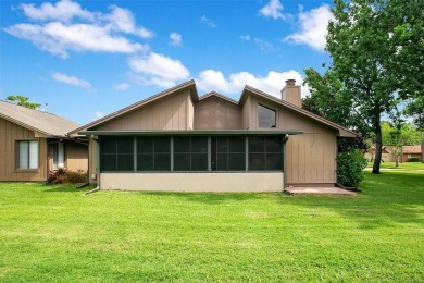 Beautifully updated single-family patio home -- move-in ready on The Country Club At Deer Run in Florida - for sale on GolfHomes.com, golf home, golf lot