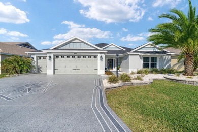 ~2022 ROOF, HVAC & HOT WATER HEATER~ ~LARGE, ENCLOSED & PRIVATE on Pennbrooke Fairways in Florida - for sale on GolfHomes.com, golf home, golf lot