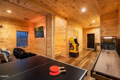 This 2-bedroom, 2-bath cabin is located in the desirable Cobbly on Bent Creek Golf Course in Tennessee - for sale on GolfHomes.com, golf home, golf lot