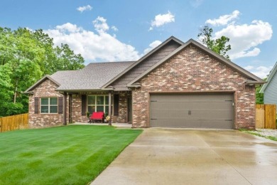 Discover serene living in Bella Vista! This beautifully on Bella Vista Country Club - Highlands in Arkansas - for sale on GolfHomes.com, golf home, golf lot