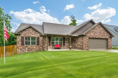 Discover serene living in Bella Vista! This beautifully on Bella Vista Country Club - Highlands in Arkansas - for sale on GolfHomes.com, golf home, golf lot