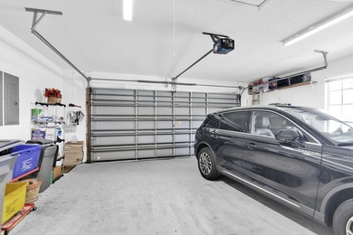 GATED COMMUNITY Pine Tree Golf Club living in this 4BR/3BA on Pine Tree Golf Club in Florida - for sale on GolfHomes.com, golf home, golf lot