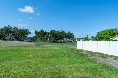 SELLER JUST HAD HOME INSPECTED WITH NEW INSURANCE COMPANY. HOME on Casselberry Golf Club in Florida - for sale on GolfHomes.com, golf home, golf lot