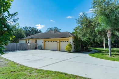 SELLER JUST HAD HOME INSPECTED WITH NEW INSURANCE COMPANY. HOME on Casselberry Golf Club in Florida - for sale on GolfHomes.com, golf home, golf lot