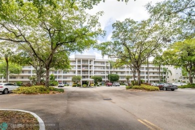 This 1st floor unit has a perfect blend of Comfort and on Oaks Country Club in Florida - for sale on GolfHomes.com, golf home, golf lot
